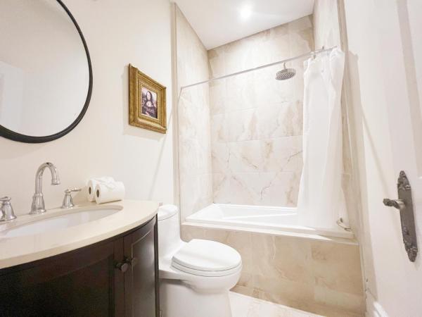 Vihome-104-Beautiful house near North York Center : photo 9 de la chambre chambre double ou lits jumeaux - accessible aux personnes à mobilité réduite