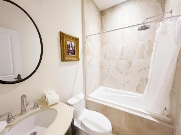 Vihome-104-Beautiful house near North York Center : photo 10 de la chambre chambre double ou lits jumeaux - accessible aux personnes à mobilité réduite