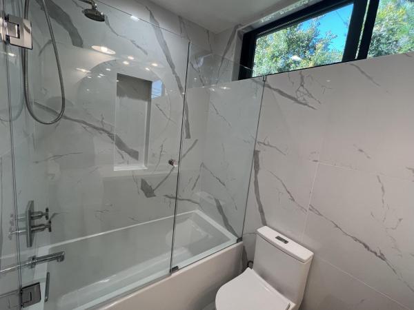 Contemporary Home within Walking distance to Santa Monica Beach : photo 10 de la chambre studio in the back