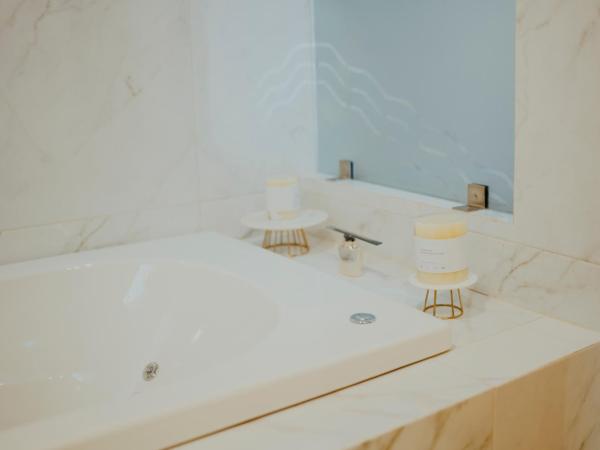 ArcoSodi Hotel Boutique : photo 3 de la chambre suite lit king-size avec baignoire spa