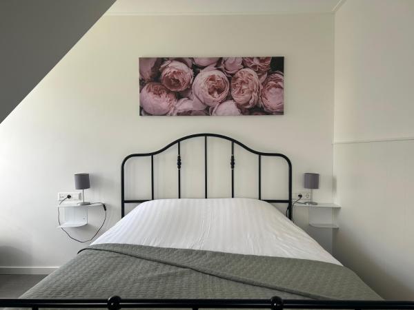 B&B Zunderdorp : photo 2 de la chambre chambre quadruple avec salle de bains privative