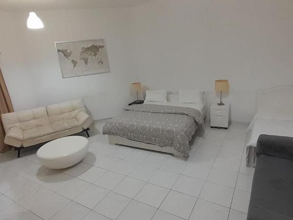 Comfortable Private Rooms in Compound Housing : photo 1 de la chambre chambre double avec salle de bains privative