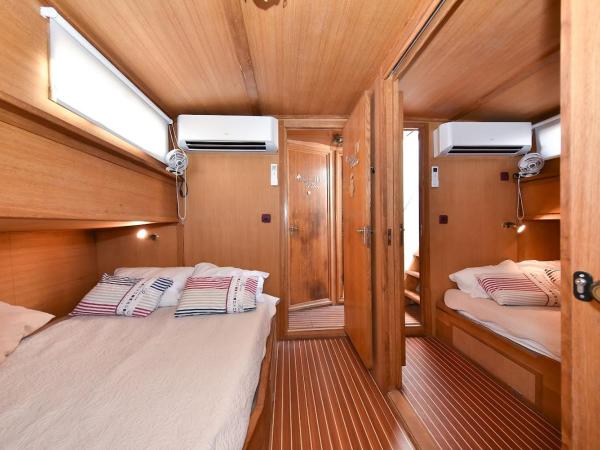 Ship Dolin - with view to Zadar Old town : photo 6 de la chambre chambre double avec salle de bains privative