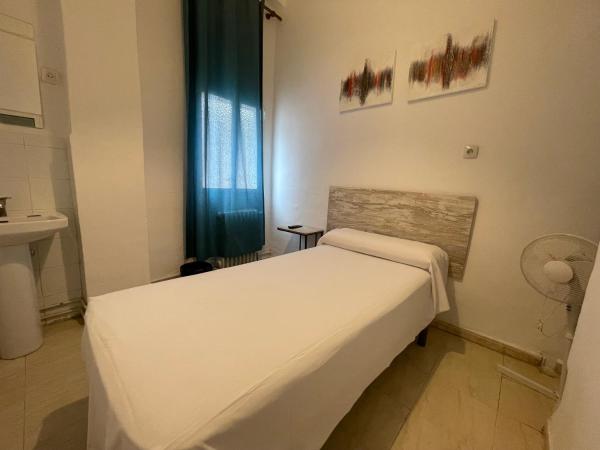 Pensión Duquesa Bed & Breakfast : photo 5 de la chambre chambre simple basique avec salle de bains commune 