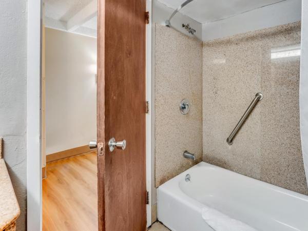 Red Carpet Inn & Suites : photo 2 de la chambre chambre double