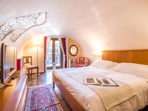 Corte Realdi Suites Piazza Erbe : photo 9 de la chambre appartement supérieur avec balcon en duplex - vue sur ville