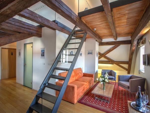 Monastery Hotel : photo 4 de la chambre chambre familiale