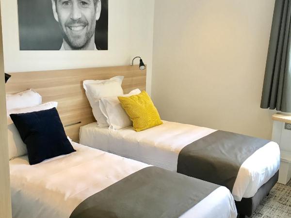 Brit Hotel Martigues Nord : photo 1 de la chambre chambre lits jumeaux - non-fumeurs