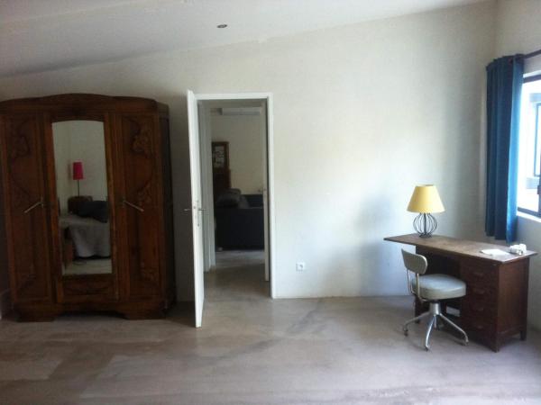 Du Coté de Chez Soi : photo 4 de la chambre chambre lit queen-size - vue sur jardin