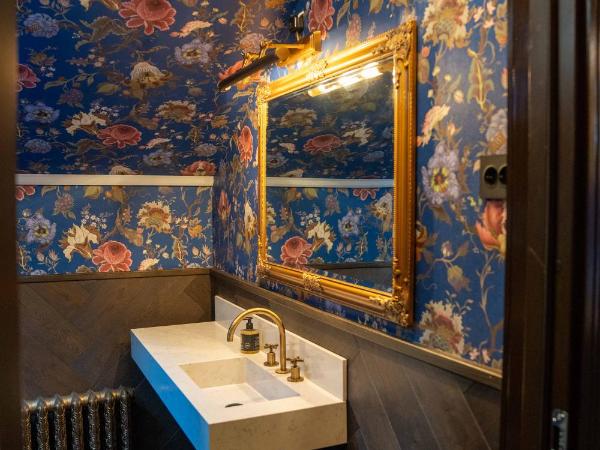 Charmante - Skostredet Hôtel : photo 4 de la chambre grande chambre noble