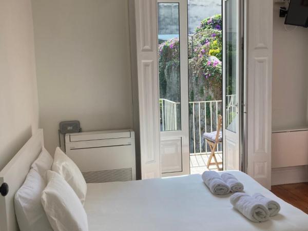 Pombeiro Apartments : photo 8 de la chambre appartement avec balcon