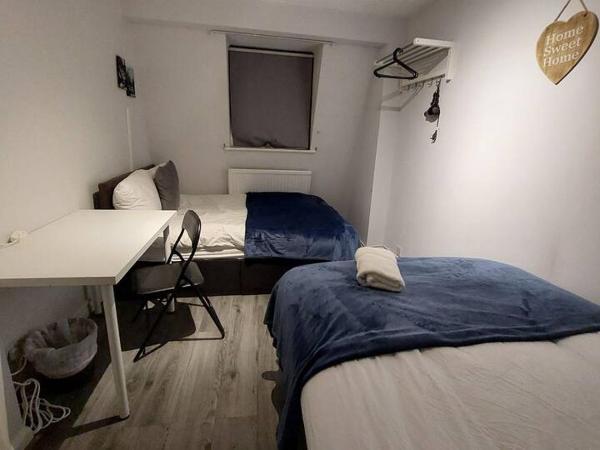 St Pancras Private Rooms : photo 1 de la chambre chambre quadruple Économique avec salle de bains commune