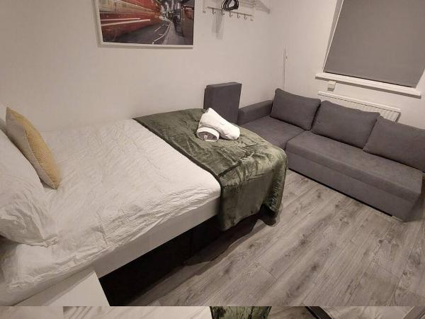 St Pancras Private Rooms : photo 2 de la chambre chambre triple basique avec salle de bains commune