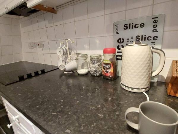 St Pancras Private Rooms : photo 5 de la chambre chambre triple basique avec salle de bains commune