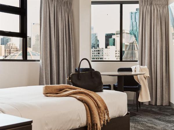 Space Hotel : photo 1 de la chambre chambre lit queen-size exécutive avec salle de bains privative - vue sur ville