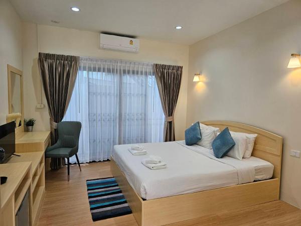 Mercy Hostel : photo 6 de la chambre chambre lit king-size avec balcon