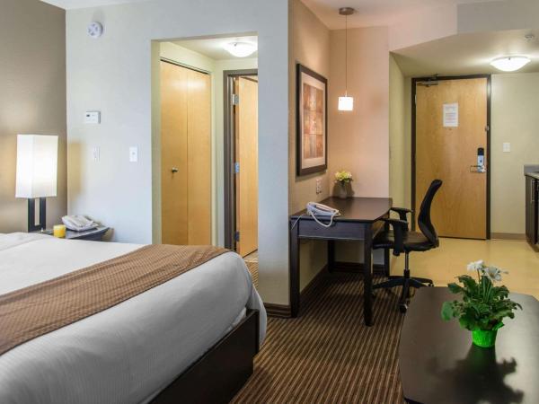 MainStay Suites Winnipeg : photo 3 de la chambre suite lit queen-size