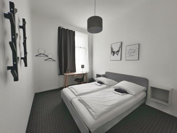 Hotel AVAlex : photo 5 de la chambre chambre double Économique avec salle de bains commune