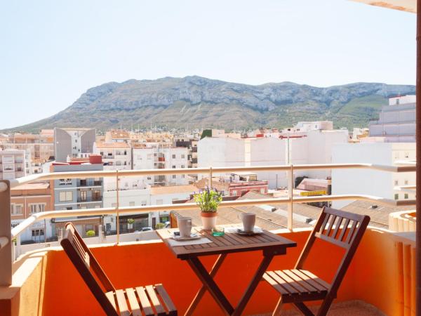 Hostal Comercio : photo 3 de la chambre chambre double ou lits jumeaux avec balcon