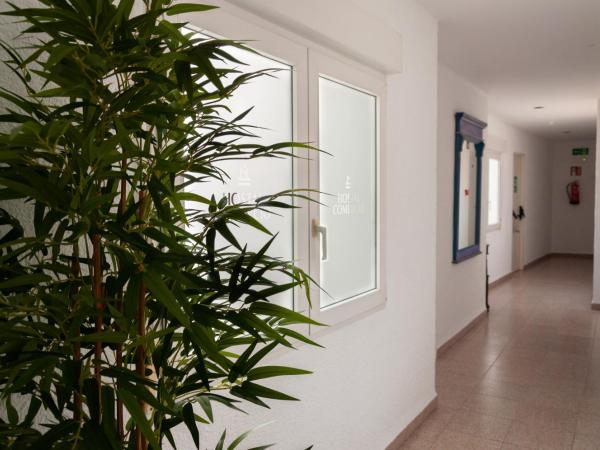 Hostal Comercio : photo 6 de la chambre chambre double ou lits jumeaux avec balcon