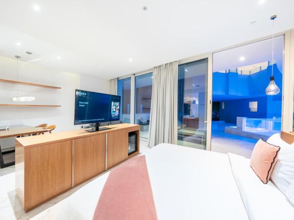 FIVE Jumeirah Village : photo 5 de la chambre suite principale avec piscine privée