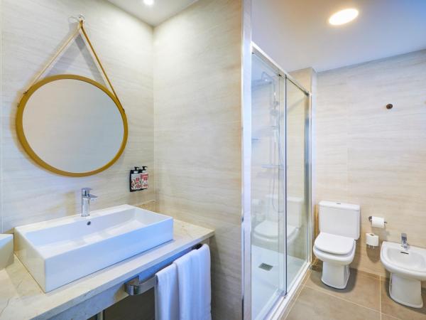 Hesperia Sevilla : photo 5 de la chambre chambre triple confort