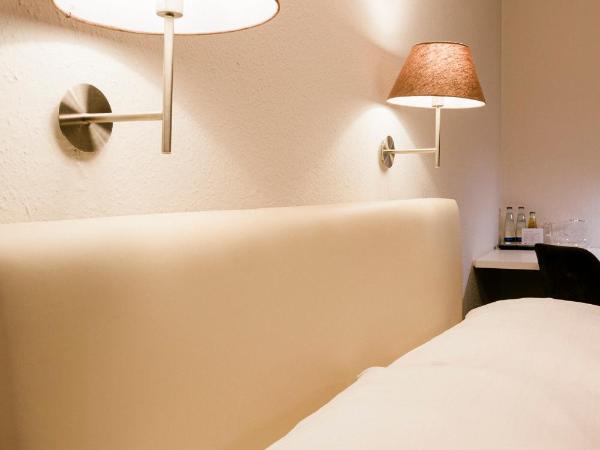 Hotel Villa Solln : photo 5 de la chambre chambre double standard avec canapé