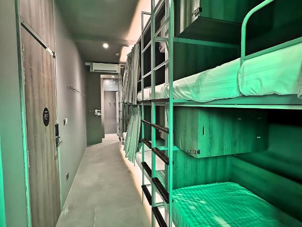 Futura Boutique Hostel : photo 1 de la chambre lower decker female room (ensuite)