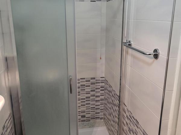 Hotel Barone : photo 4 de la chambre chambre double avec salle de bains privative