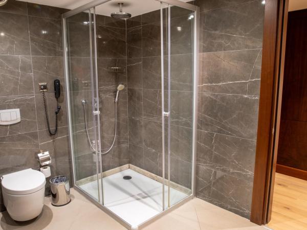 Grand Aras Hotel & Suites : photo 5 de la chambre chambre lit queen-size avec balcon