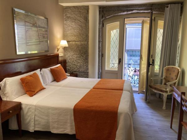 Hostal San Lorenzo : photo 5 de la chambre chambre double ou lits jumeaux - vue sur ville