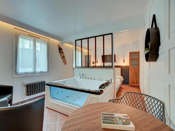 The Originals Boutique, Clair Hôtel, Martigues : photo 4 de la chambre suite balnéo