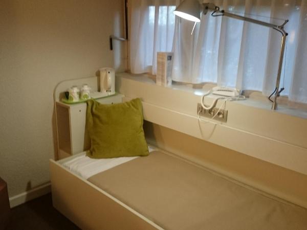 Campanile Bayonne : photo 6 de la chambre chambre triple (2 adultes + 1 enfant de moins de 10 ans)