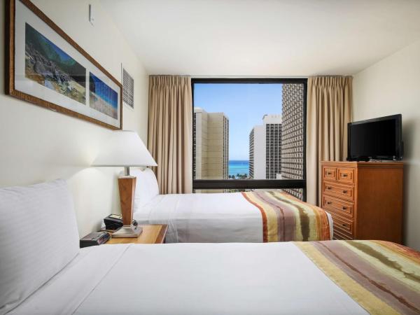 Aston Waikiki Sunset : photo 5 de la chambre suite 1 chambre avec vue partielle sur l'océan