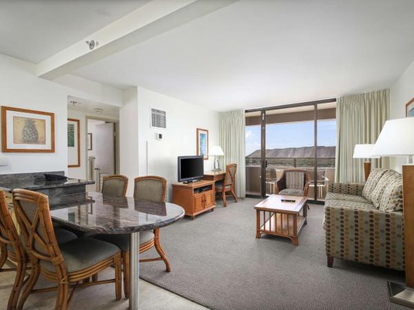 Aston Waikiki Sunset : photo 2 de la chambre suite 2 chambres avec vue partielle sur l'océan