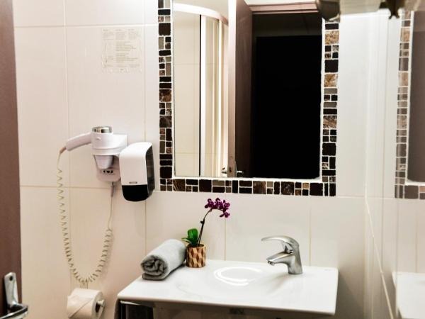 Le Mas Des Aigras - Hôtel de Charme en Provence : photo 4 de la chambre chambre double standard