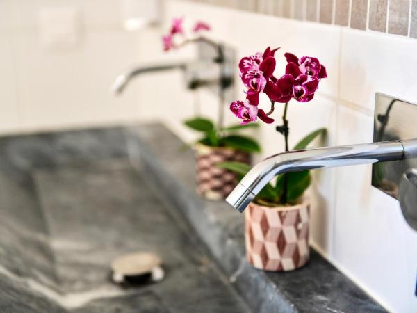 Le Mas Des Aigras - Hôtel de Charme en Provence : photo 7 de la chambre suite junior