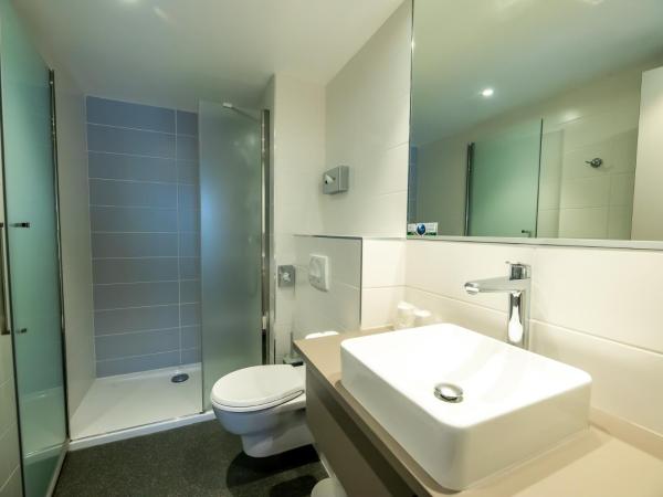 Brit Hotel Eden SPA Honfleur : photo 8 de la chambre chambre familiale