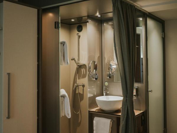 Boutiquehotel Stadthalle : photo 7 de la chambre chambre triple confort avec vue sur jardin