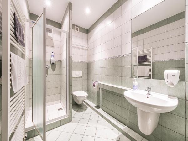 Penzion Kozí Horka u Brněnské přehrady : photo 1 de la chambre chambre double ou lits jumeaux avec balcon