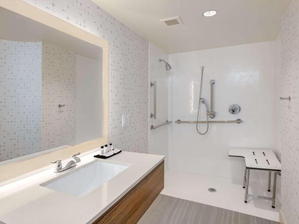 Sonesta Columbus Downtown : photo 5 de la chambre chambre lit queen-size deluxe pour personnes à mobilité réduite - douche accessible en fauteuil roulant