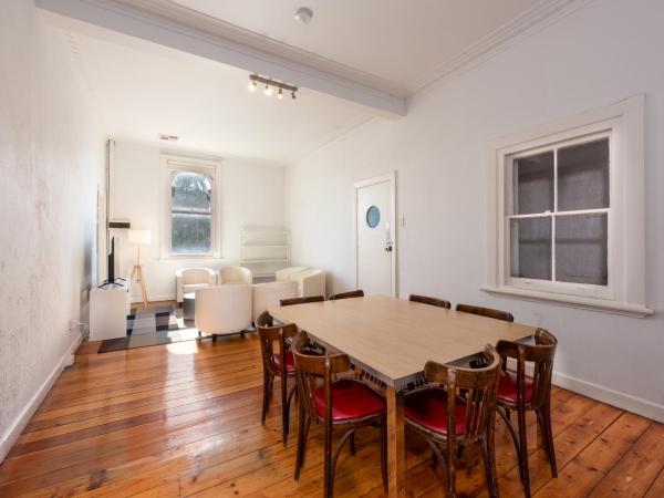 Private Unit in Heritage Building in Fitzroy North : photo 3 de la chambre appartement