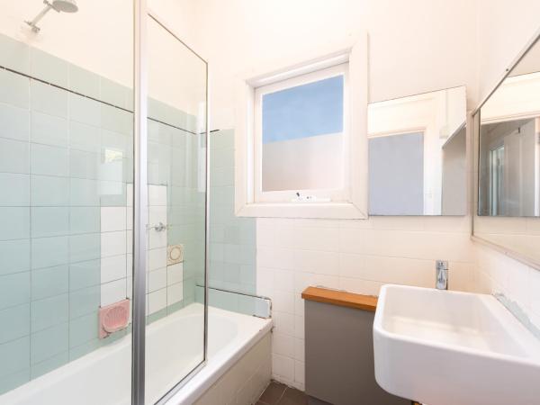 Private Unit in Heritage Building in Fitzroy North : photo 8 de la chambre appartement
