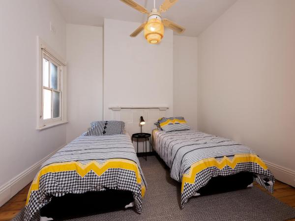 Private Unit in Heritage Building in Fitzroy North : photo 9 de la chambre appartement
