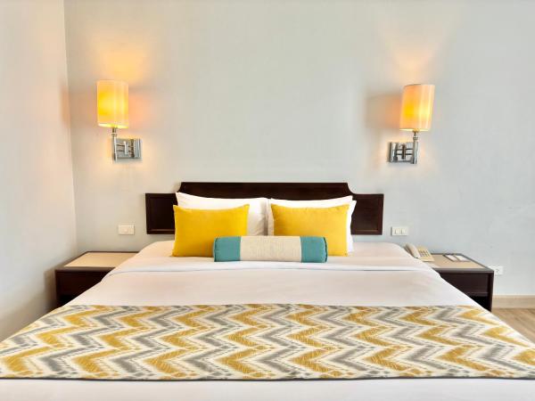 Phuket Merlin Hotel : photo 3 de la chambre chambre deluxe double ou lits jumeaux