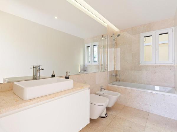 Bright 2 Bedroom Apartment with parking in Lisbon : photo 9 de la chambre appartement