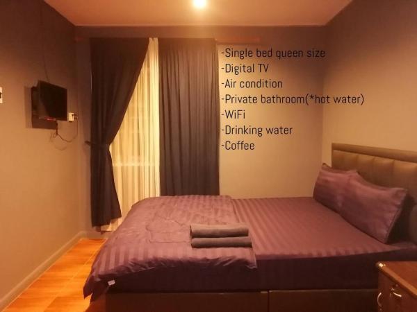 airport house : photo 2 de la chambre chambre double avec salle de bains privative