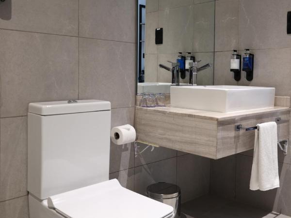 Grand Kingsgate Jaddaf Waterfront Hotel by Millennium : photo 6 de la chambre executive room waterfront view with sofa bed