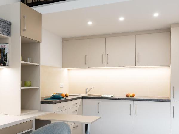 Széchenyi Center : photo 9 de la chambre chambre double deluxe avec lit d'appoint