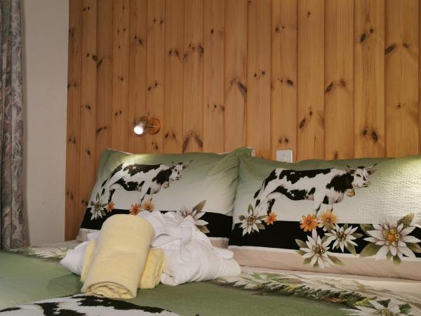 Hotel Walliserhof-Leukerbad-Therme : photo 2 de la chambre chambre double avec balcon, accès au spa et au téléphérique